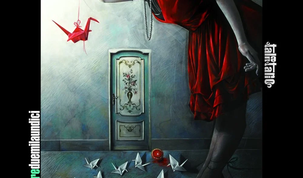 Pagina di dicembre del Talentario: donna in abito rosso con gru di carta.